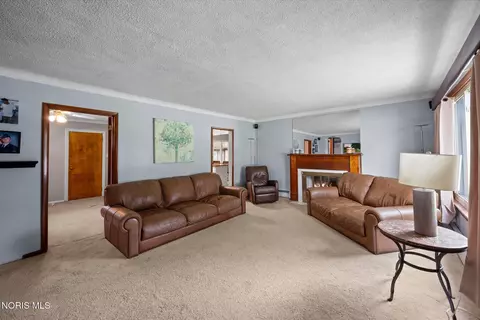 112 Warner St, Walbridge, OH 43465 photo 8