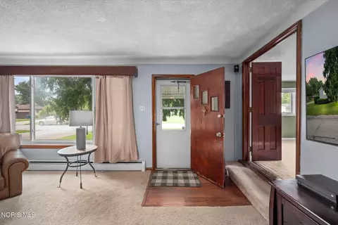 112 Warner St, Walbridge, OH 43465 photo 7