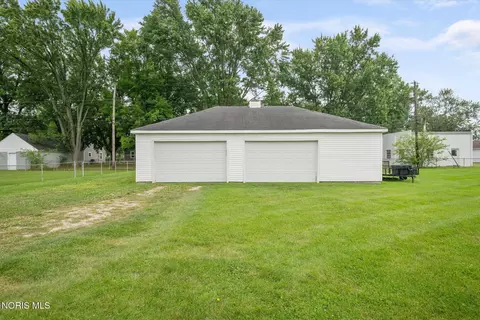 112 Warner St, Walbridge, OH 43465 photo 6