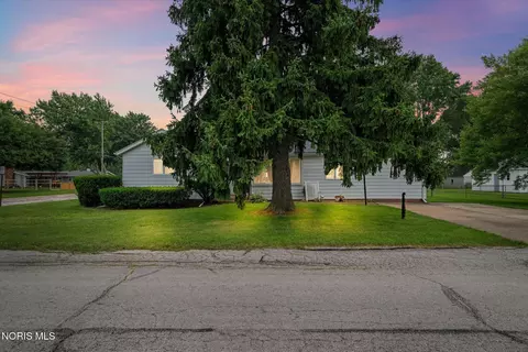 112 Warner St, Walbridge, OH 43465 photo 3
