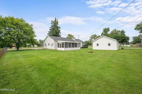 112 Warner St, Walbridge, OH 43465 photo 5
