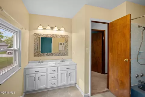 112 Warner St, Walbridge, OH 43465 photo 24