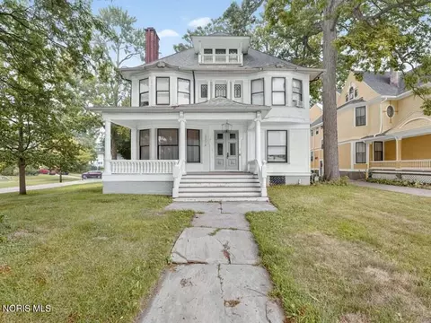 2274 Robinwood Ave, Toledo, OH 43620