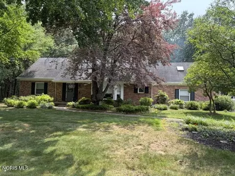 4919 Forest Hill Dr, Toledo, OH 43623
