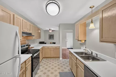 Kitchen - 6049 Suffolk Ln, Maumee, OH 43537 photo 1 of 1
