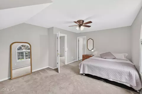 Bedroom - 6049 Suffolk Ln, Maumee, OH 43537 photo 4 of 5
