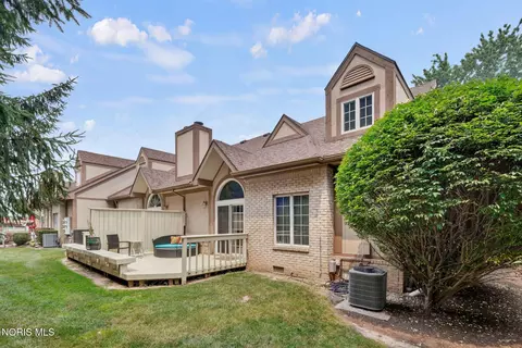 Exterior - 6049 Suffolk Ln, Maumee, OH 43537 photo 3 of 4