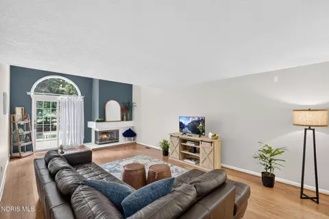 Living - 6049 Suffolk Ln, Maumee, OH 43537 photo 1 of 3