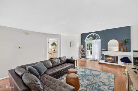 Living - 6049 Suffolk Ln, Maumee, OH 43537 photo 2 of 3