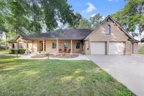 813 Woodland Dr, Wauseon, OH 43567