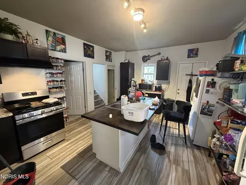 Kitchen - 1436 Tecumseh St, Toledo, OH 43607 photo 1 of 2