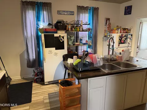 Kitchen - 1436 Tecumseh St, Toledo, OH 43607 photo 2 of 2