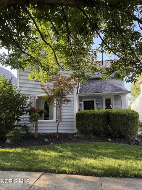 720 W Center St, Fostoria, OH 44830