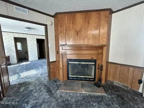 Living - 4601 Williams County Rd 15 Apt Lot #LOT 100, Bryan, OH 43506 photo 3 of 4