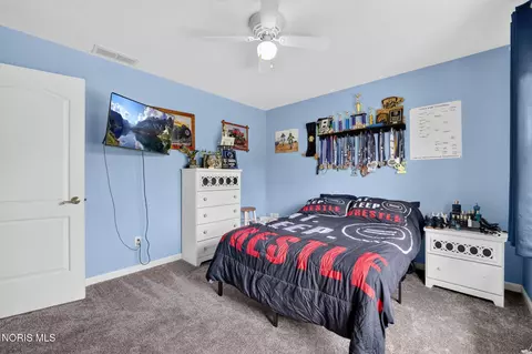 Bedroom - 413 Oak St, Ada, OH 45810 photo 5 of 9