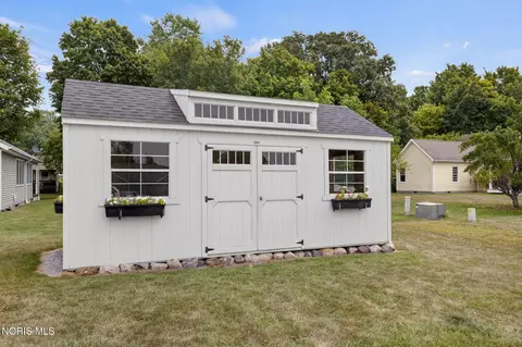 Exterior - 413 Oak St, Ada, OH 45810 photo 7 of 9