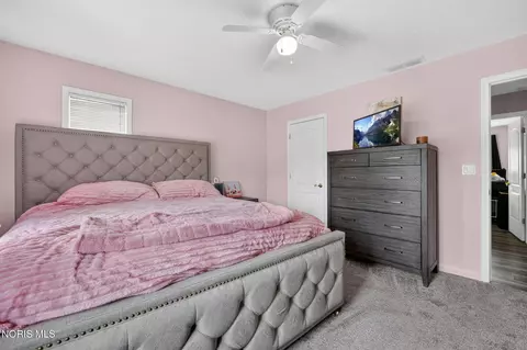 Bedroom - 413 Oak St, Ada, OH 45810 photo 2 of 9