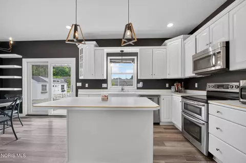 Kitchen - 413 Oak St, Ada, OH 45810 photo 4 of 4