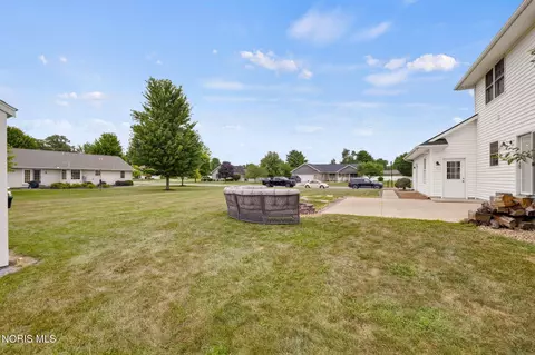 Exterior - 413 Oak St, Ada, OH 45810 photo 6 of 9