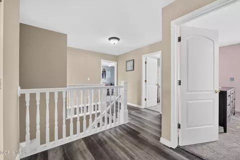 Entry Way - 413 Oak St, Ada, OH 45810 photo 4 of 4