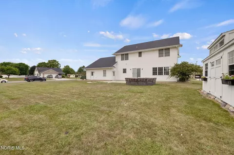 Exterior - 413 Oak St, Ada, OH 45810 photo 5 of 9