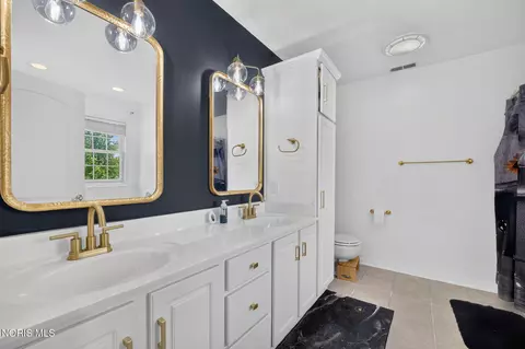 Bath - 413 Oak St, Ada, OH 45810 photo 2 of 3