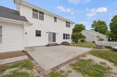 Exterior - 413 Oak St, Ada, OH 45810 photo 4 of 9