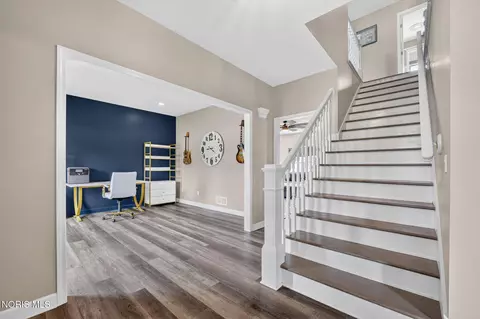 Entry Way - 413 Oak St, Ada, OH 45810 photo 2 of 4