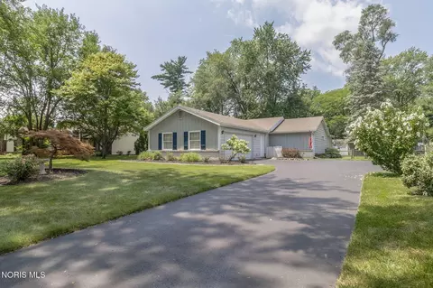 2049 Willowhill Ln, Toledo, OH 43615