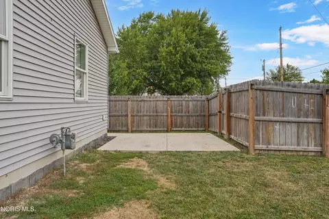 Exterior - 327 S Walnut St, Bryan, OH 43506 photo 3 of 3