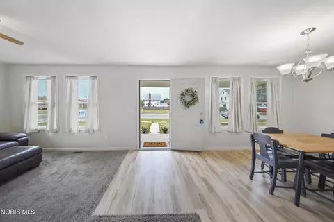 Entry Way - 327 S Walnut St, Bryan, OH 43506 photo 1 of 3