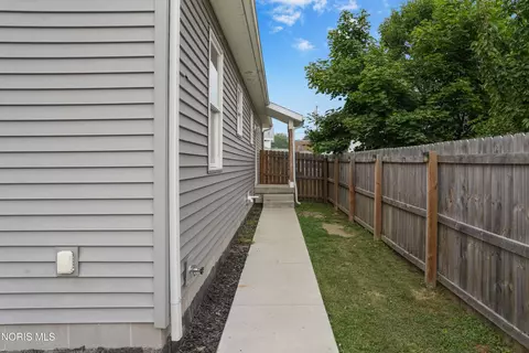 Entry Way - 327 S Walnut St, Bryan, OH 43506 photo 3 of 3