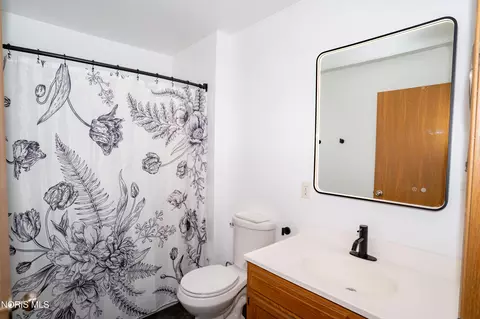 Bath - 401 Degroff Ave, Archbold, OH 43502 photo 1 of 1