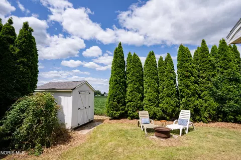 Exterior - 401 Degroff Ave, Archbold, OH 43502 photo 4 of 6