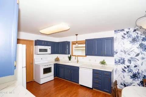Kitchen - 401 Degroff Ave, Archbold, OH 43502 photo 3 of 3