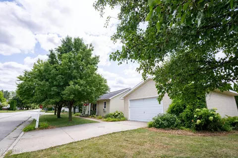 Exterior - 401 Degroff Ave, Archbold, OH 43502 photo 5 of 6