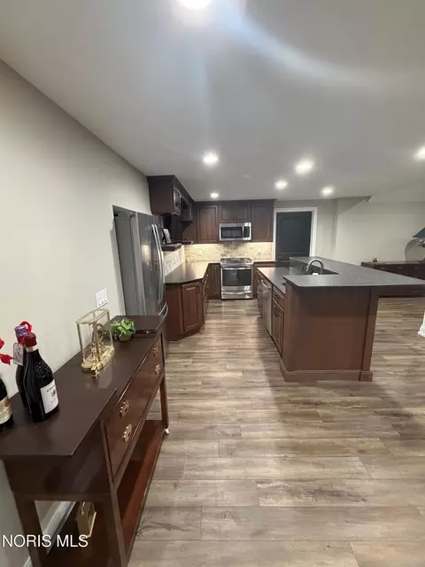 Kitchen - 4045 Coder Cove Ct, Maumee, OH 43537 photo 6 of 6