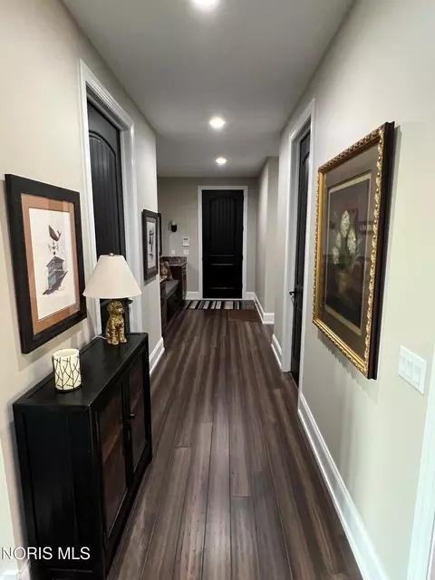 Entry Way - 4045 Coder Cove Ct, Maumee, OH 43537 photo 5 of 8