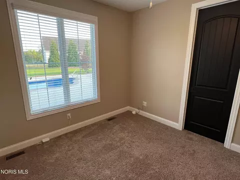 Bedroom - 4045 Coder Cove Ct, Maumee, OH 43537 photo 4 of 5