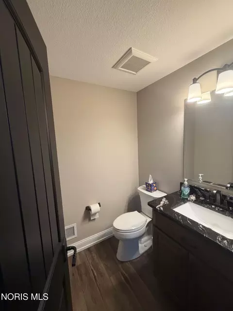 Bath - 4045 Coder Cove Ct, Maumee, OH 43537 photo 8 of 9