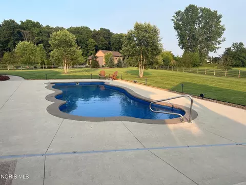 Exterior - 4045 Coder Cove Ct, Maumee, OH 43537 photo 5 of 6