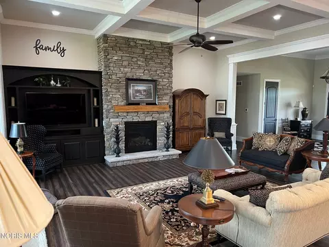 Living - 4045 Coder Cove Ct, Maumee, OH 43537 photo 3 of 4