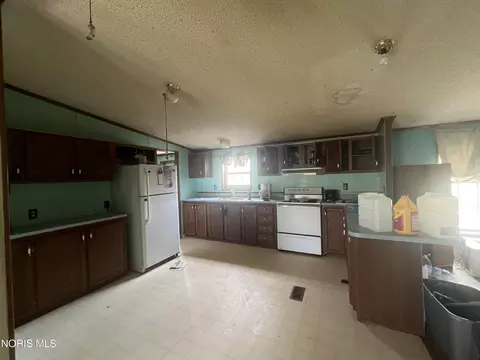 Kitchen - 7908 Grubb St, Paulding, OH 45879 photo 1 of 3