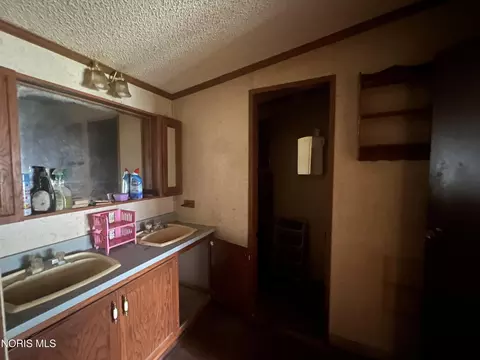 Bath - 7908 Grubb St, Paulding, OH 45879 photo 3 of 4