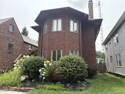 1321 Laclede Rd, Toledo, OH 43612