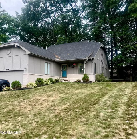 2923 Stoneleigh Dr, Toledo, OH 43617