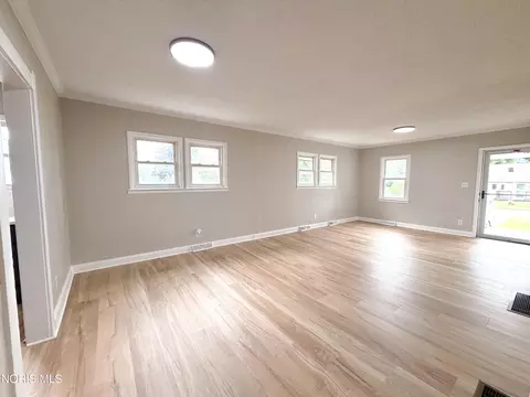 Living - 5652 Rudyard Rd, Sylvania, OH 43560 photo 3 of 3