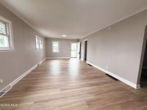 Living - 5652 Rudyard Rd, Sylvania, OH 43560 photo 2 of 3
