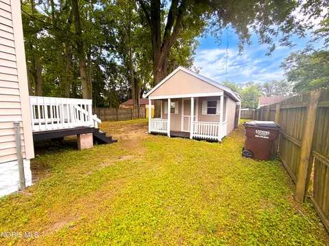 Exterior - 5652 Rudyard Rd, Sylvania, OH 43560 photo 9 of 10