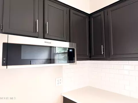 Kitchen - 5652 Rudyard Rd, Sylvania, OH 43560 photo 3 of 6